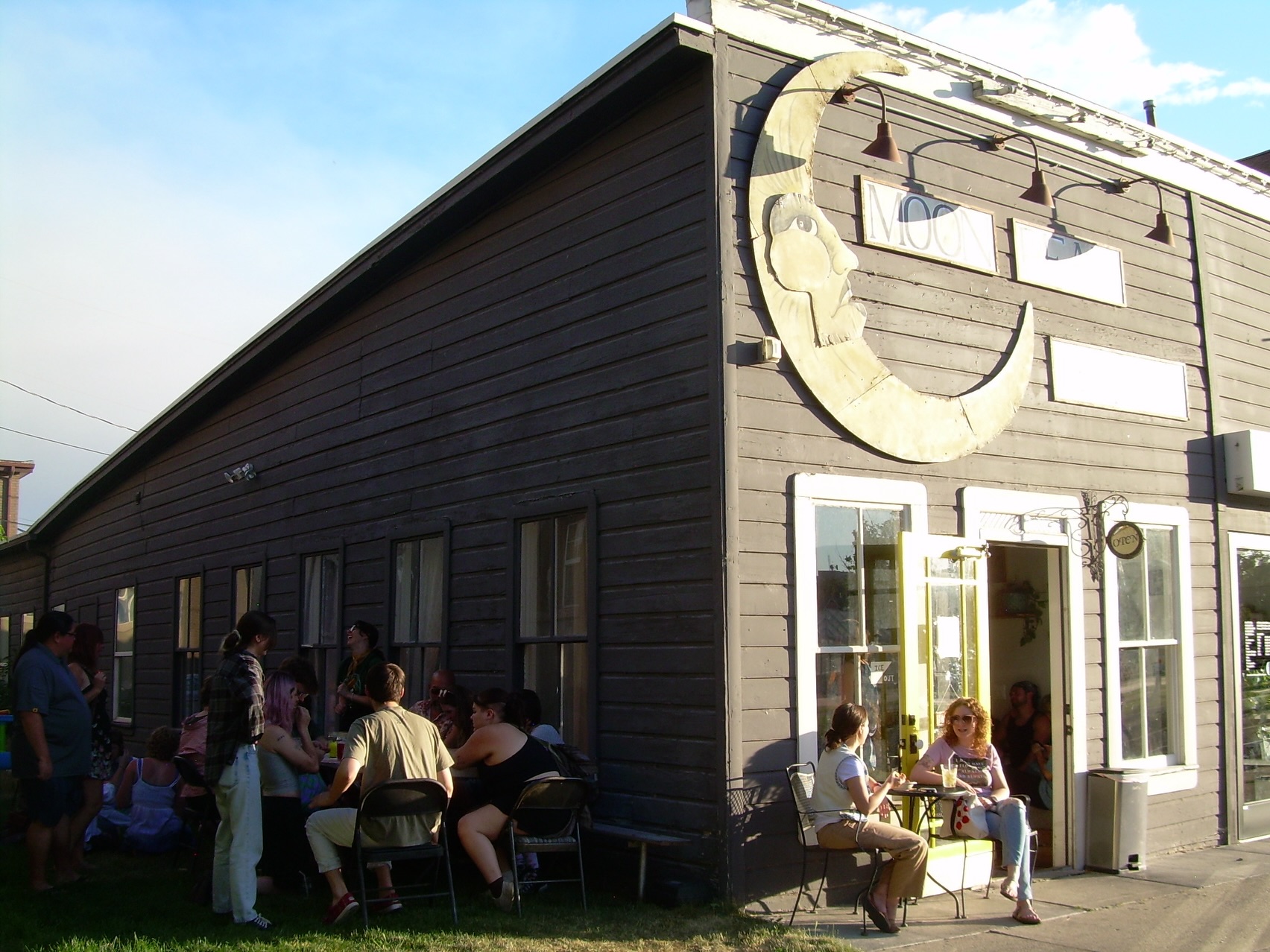 Moon Peak shop